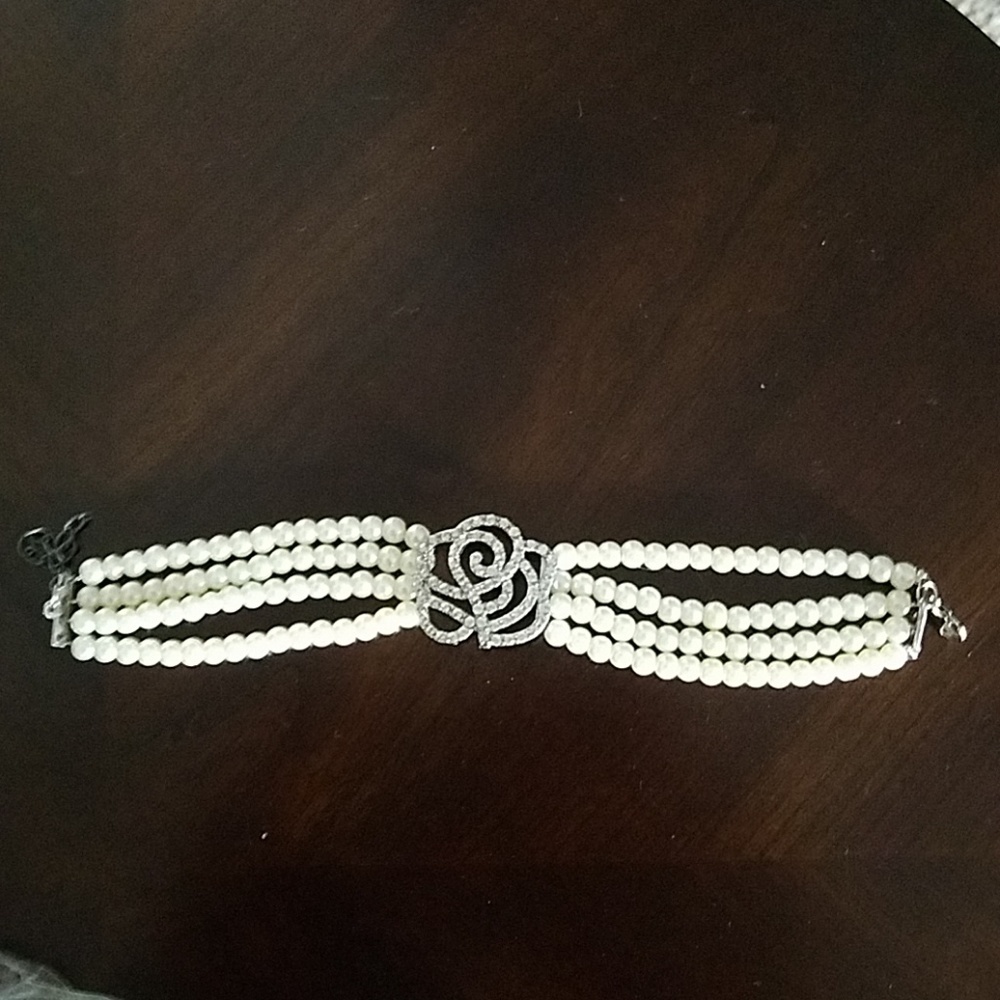 💗 3 for 10 Faux Pearl Bracelet with Flower